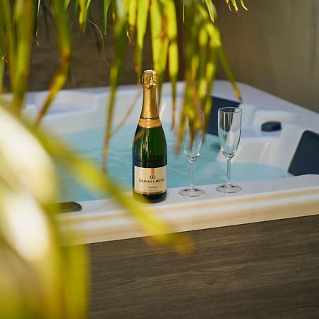 Suite Atypique - Jacuzzi Privatif En Centre Ville De Cognac Luaran gambar