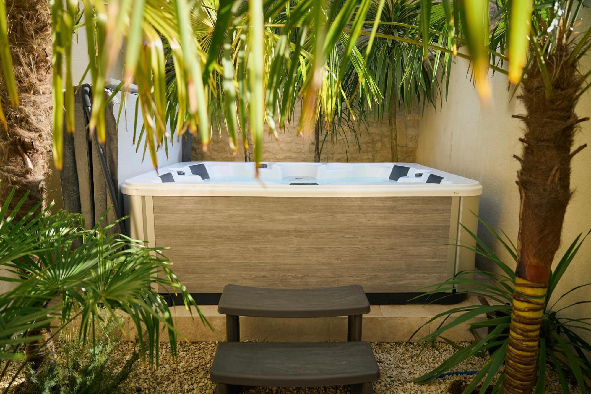 Suite Atypique - Jacuzzi Privatif En Centre Ville De Cognac Luaran gambar