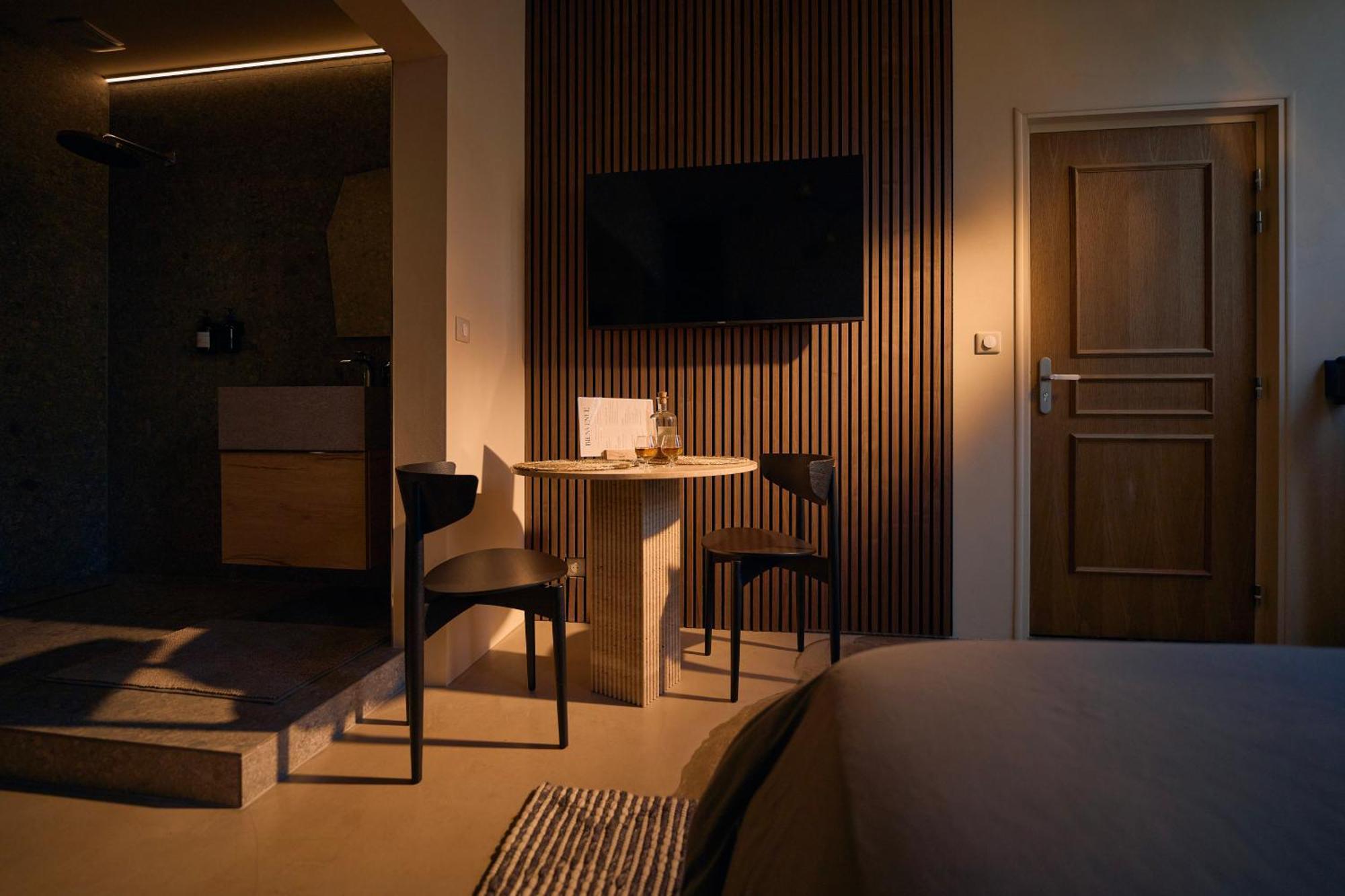 Suite Atypique - Jacuzzi Privatif En Centre Ville De Cognac Luaran gambar