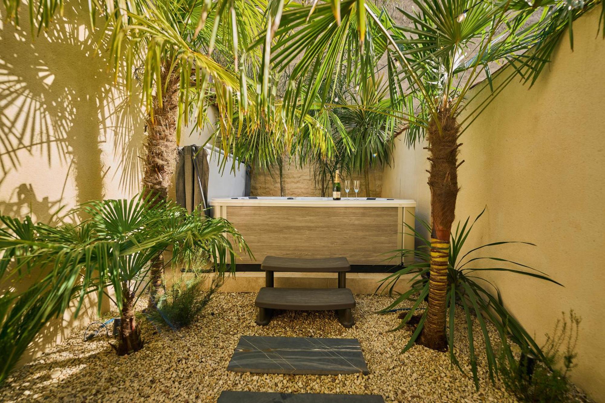 Suite Atypique - Jacuzzi Privatif En Centre Ville De Cognac Luaran gambar